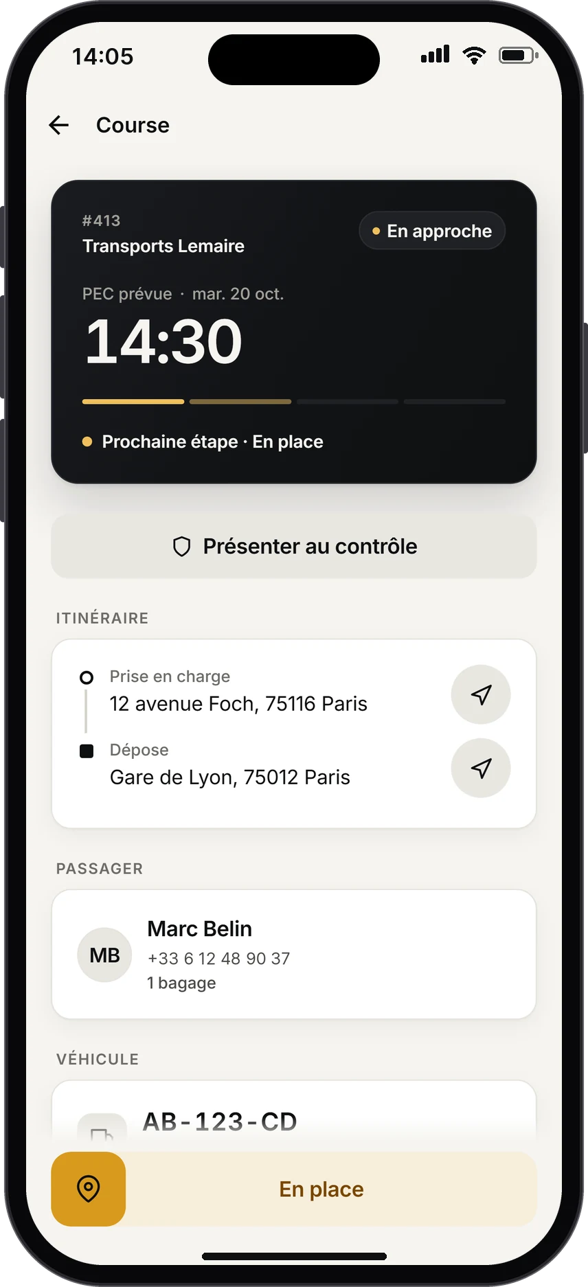 Détail d’une course en cours : étape En approche pointée, itinéraire, passager, et bouton à glisser En place.