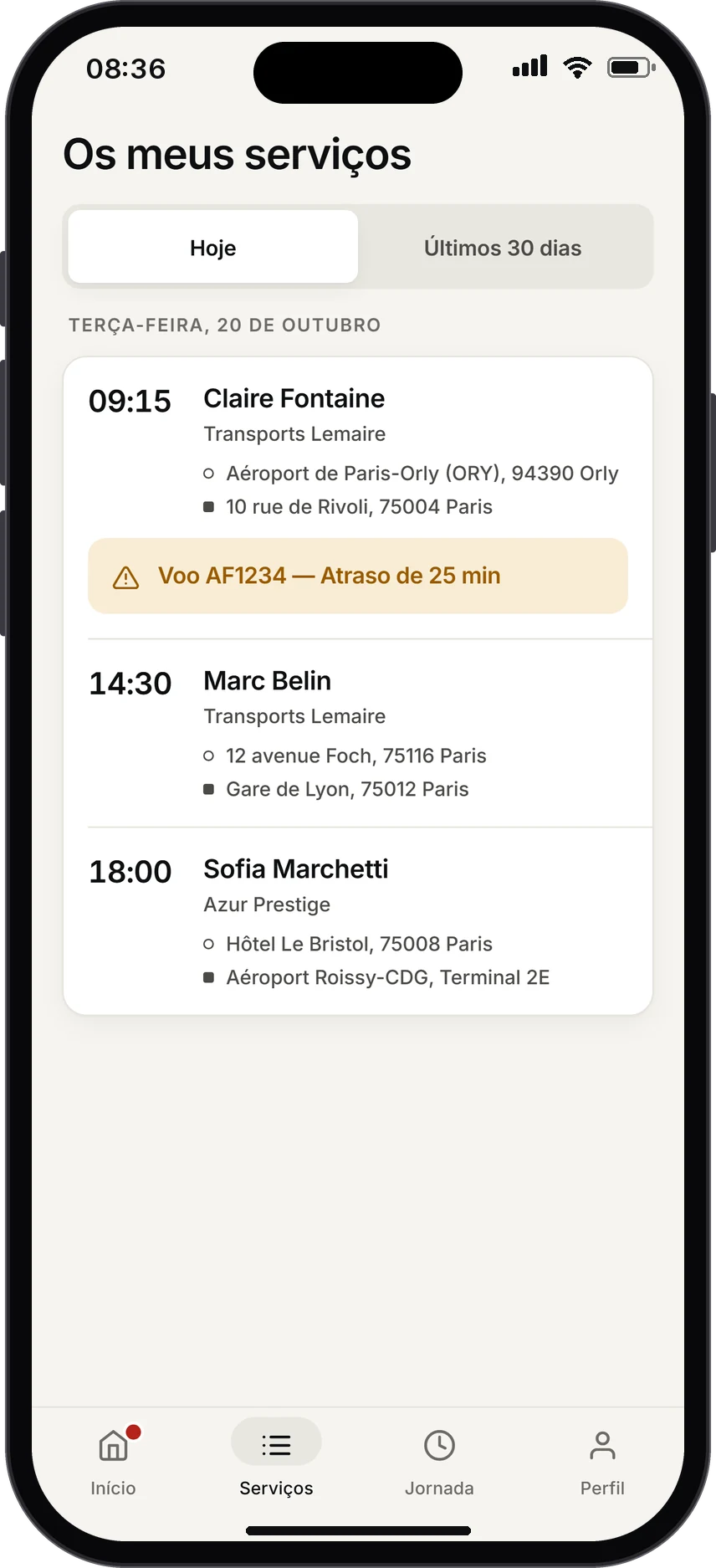 Serviços do dia: três serviços com hora, passageiro, empresa e percurso, incluindo um alerta de atraso do voo AF1234.