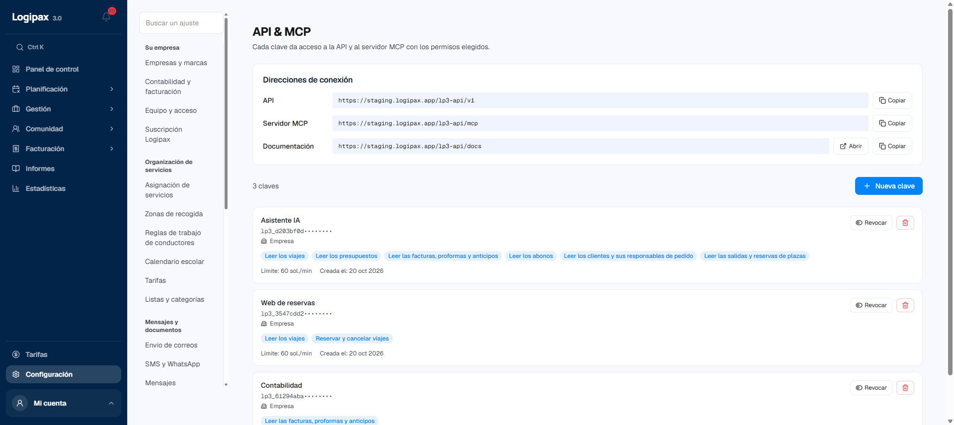Lista de claves API: tres claves con nombre según su uso, su estado activo o revocado, sus permisos en etiquetas, su límite de llamadas y su fecha de creación