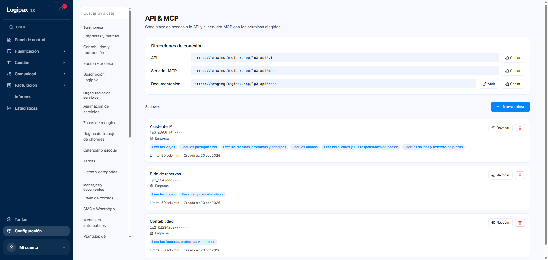 Lista de claves API: tres claves con nombre según su uso, su estado activo o revocado, sus permisos en etiquetas, su límite de llamadas y su fecha de creación